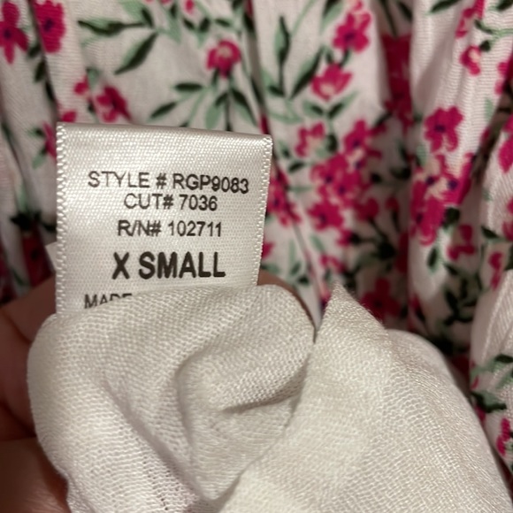Floral Top XS NWT - Picture 4 of 9